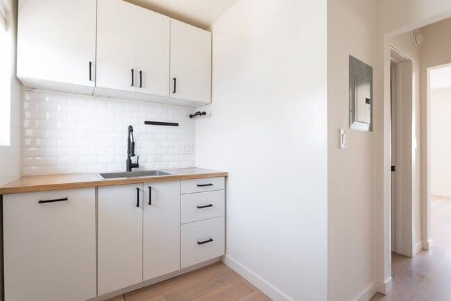 Photo - Sunny Venice Boardwalk Studio Unit 18