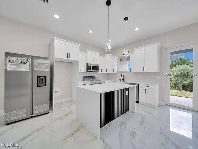 Photo - 734 Jack Ave S