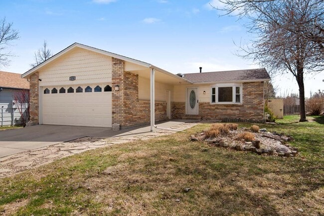 front of home - 278 E 42nd St House