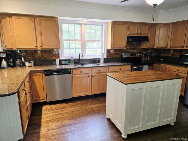 64 Beachfern Rd