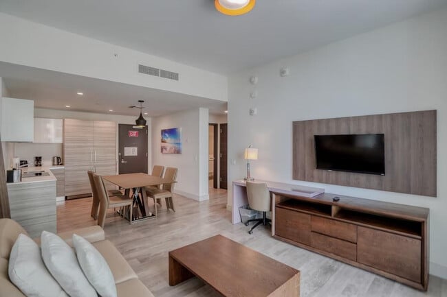 Building Photo - 777 N Ocean Dr Rental