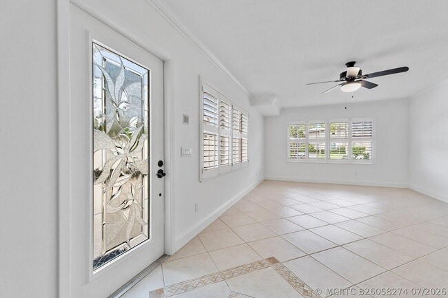 2406 SW Danbury Ln