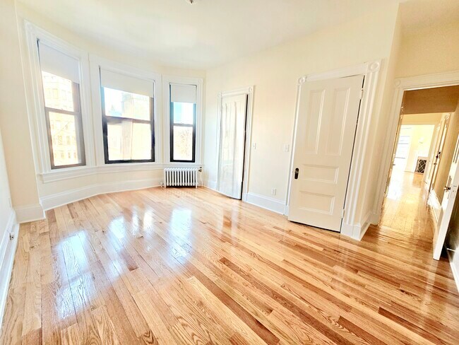 Building Photo - 508 Beacon St Unit 43