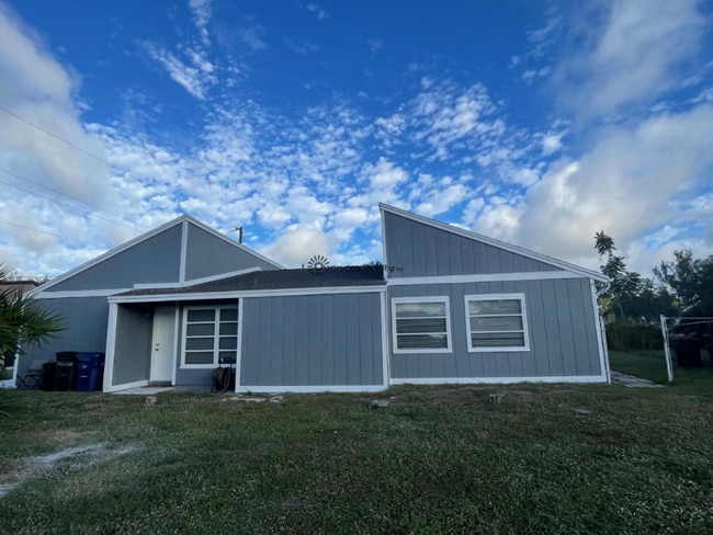 Building Photo - 7011-7013 Brentford Rd Unit 7011 Brentford Rd.