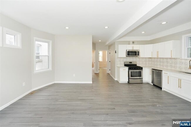 Photo - 23 Bayview Ave