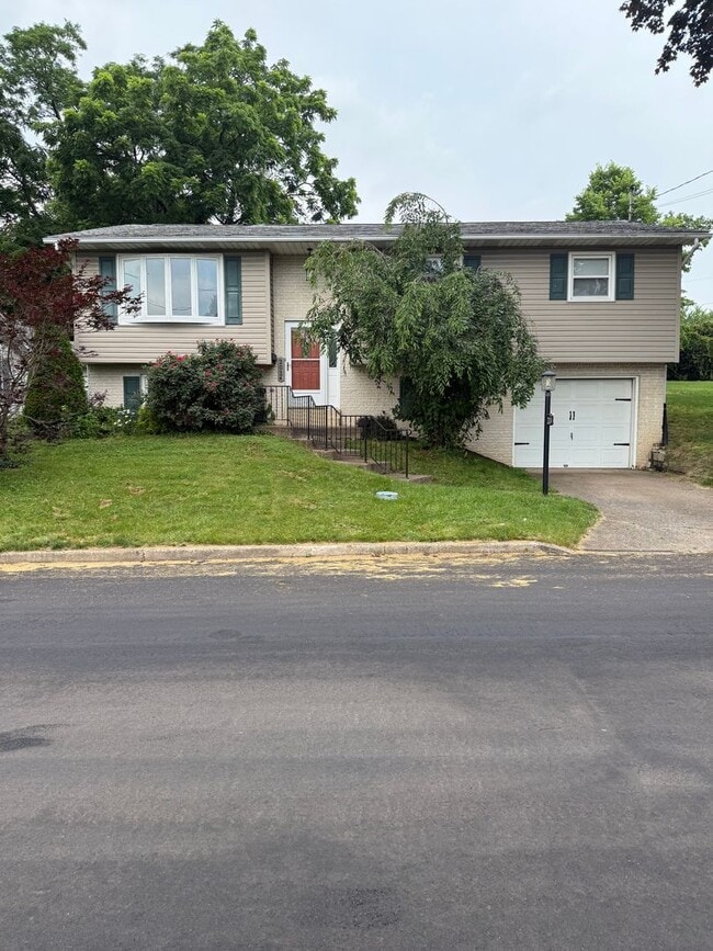 3 Bedroom Home in Camp Hill - 3 Bedroom Home in Camp Hill