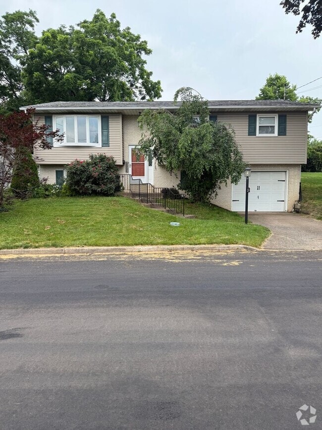 Building Photo - 3 Bedroom Home in Camp Hill