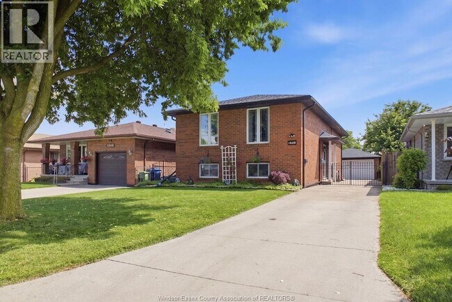 Photo - 1646 Langlois Ave