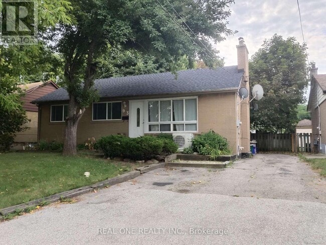 Photo - 93 Cartier Crescent