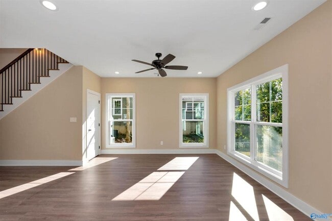 Photo - 2700 Woodview Dr SE