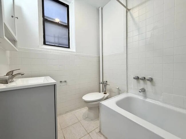 Photo - Nice room in a good neighborhood Unit 2A