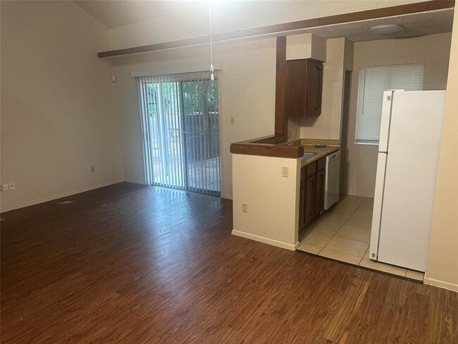 Photo - 6907 Woodhue Dr