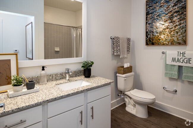 2 habitaciones, 2 baños, 1176 pies cuadrados, B1C, baño - The Maggie Flats