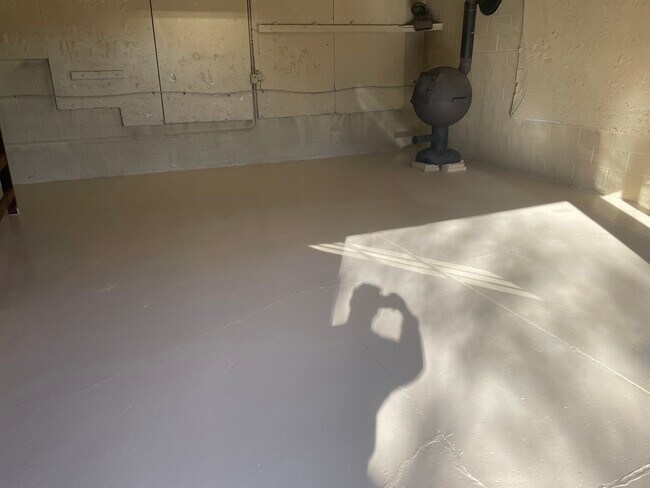 garage - 4120 Roy St