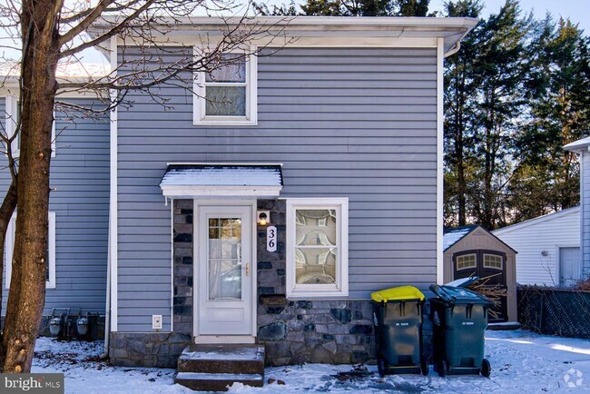 Building Photo - 36 Thompson Cir Rental