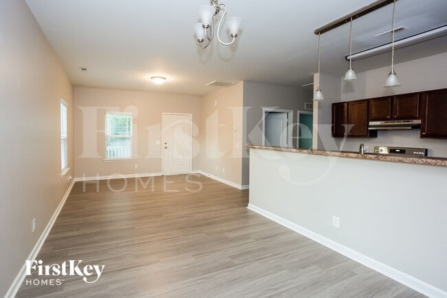 Photo - 161 Princess Ave SW