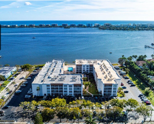 Photo - 1516 S Lakeside Dr Unidad Water Front Condo