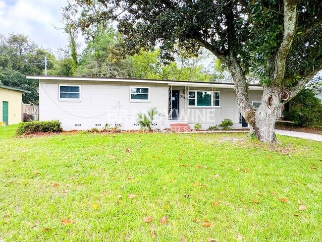 Building Photo - 3540 Cesery Blvd Rental