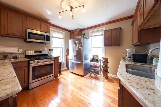 Photo - 801 NE Lowry Ave