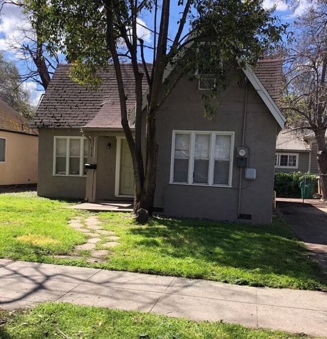 Building Photo - 3bd 2 ba home, great location