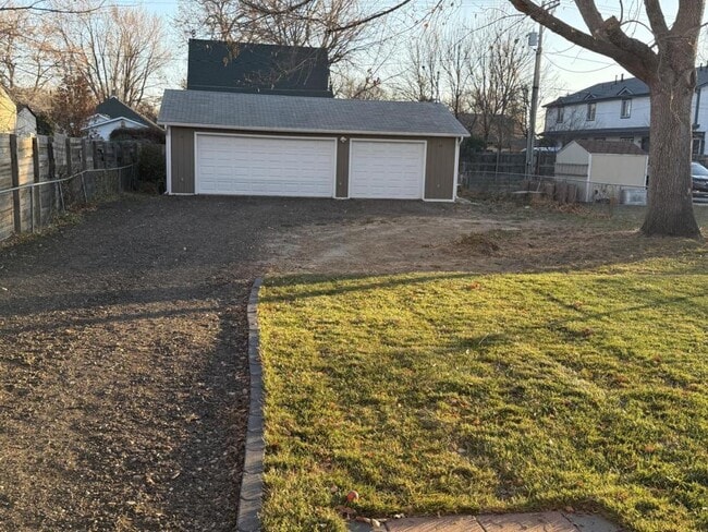 Photo - 1154 E 5th St