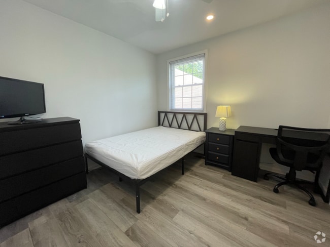 Building Photo - 4199 University Dr Rental
