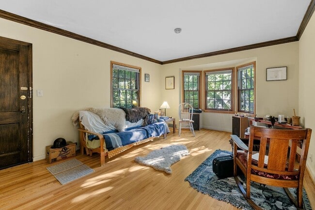 Photo - 201 Melbourne Ave SE