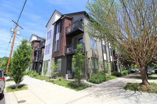 Building Photo - 1111 SE Tenino St Unit 1111 - 208 Rental