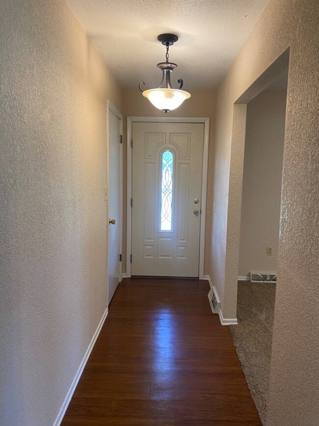 Photo - 1002 Glenn Dr