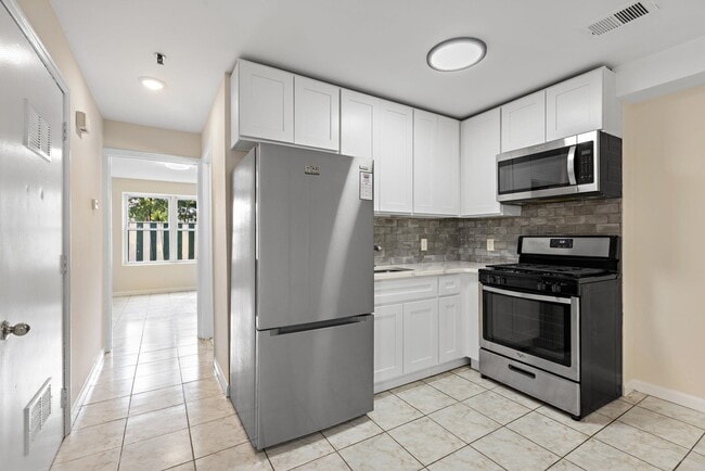 Building Photo - 587 70TH St Unit 1 Rental