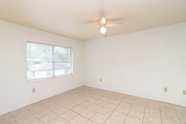 Photo - Newsville 4013 1 - 9 Unit 4