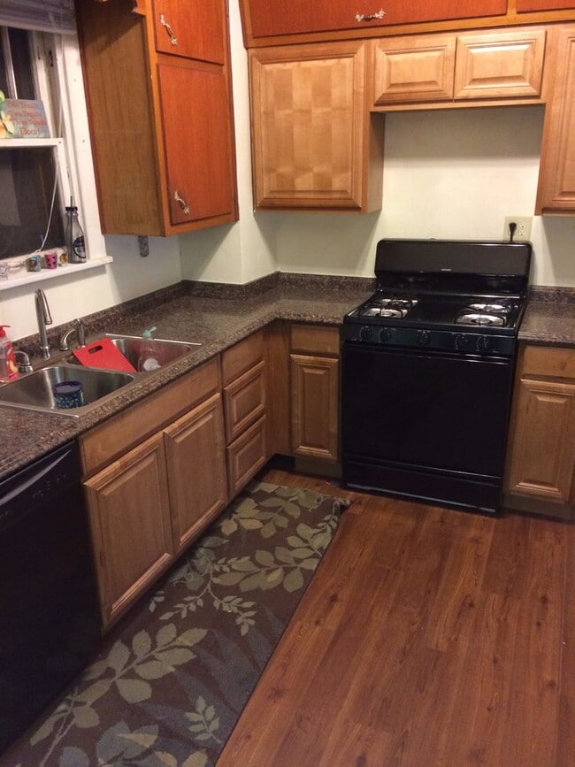 Photo - Spacious 5 Bedroom 2 Bathroom Home