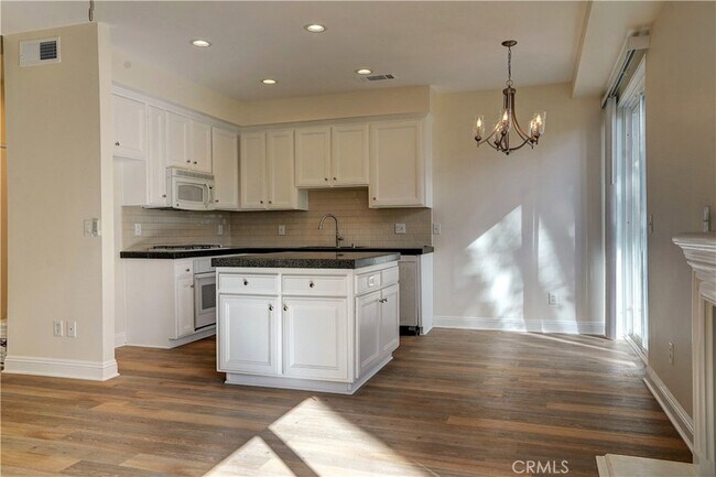 Photo - 7124 N Farralone Ave Unidad 110