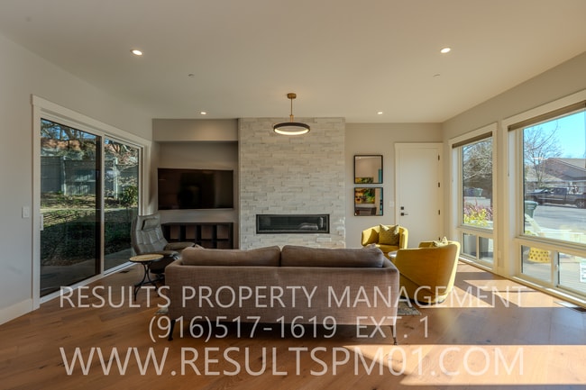 Photo - Stunning luxury custom home! 4 bedrooms heart of Fairoaks