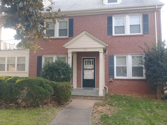 Front door to ground floor apartment - 121 Mount Vernon Ave Apartments Unit 121 Mt. Vernon