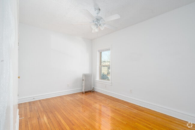 1BR, 1BA - 760SF - Bedroom
