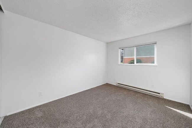 Photo - 3 bedroom 1 bath apt! 1ST MONTH RENT FREE!!!