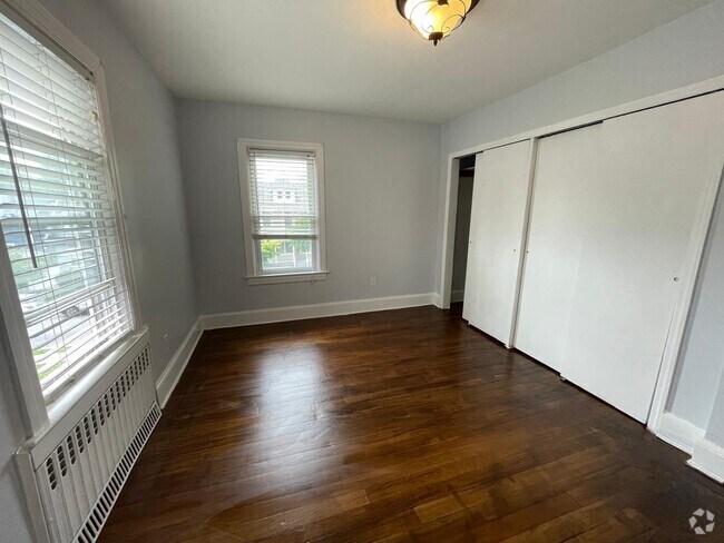 Building Photo - 113 Kingsley St Rental