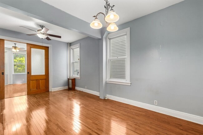 Photo - 21 49th St