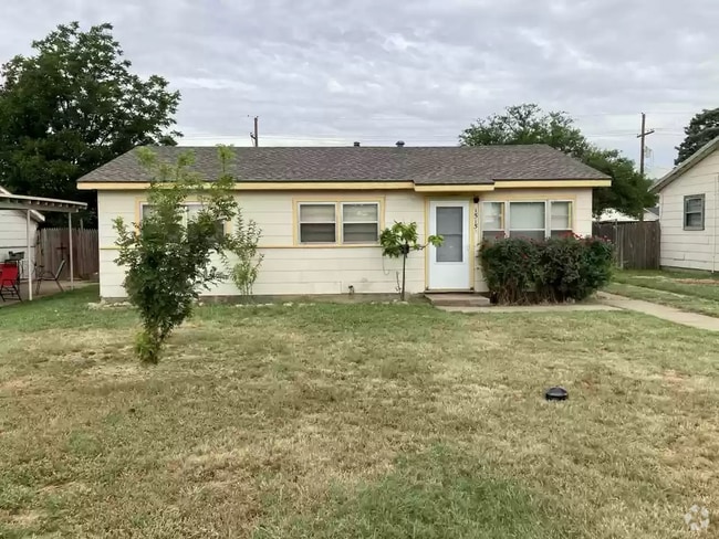 Building Photo - 1515 Dallas St Rental