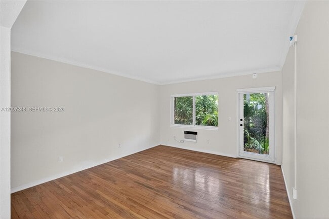 Photo - 428 Collins Ave Unit 4