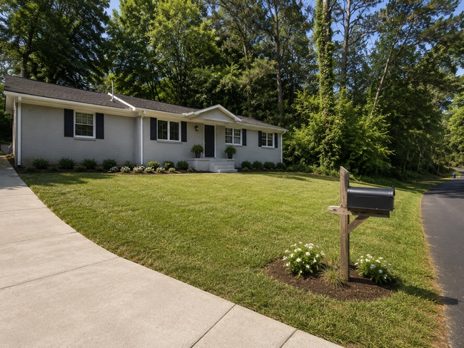 Building Photo - 2728 Pierce Dr N
