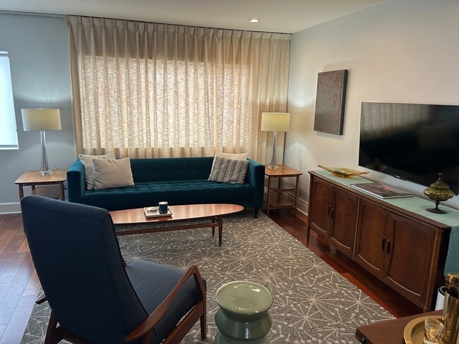 Living room - 3907 Georgia St Unit 5