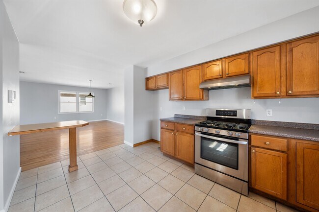 Photo - 196 Sandford Ave Unit 2