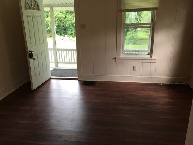 Photo - Cozy 1+ Bedroom Bungalow in West York SD