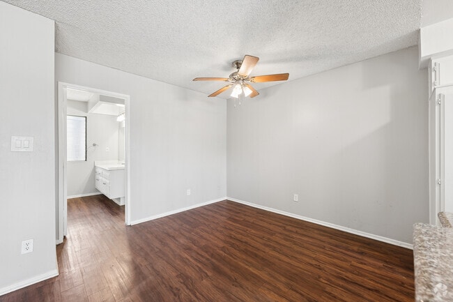 1BR, 1BA - 850SF - Dining Room - Velvet Green Apartments