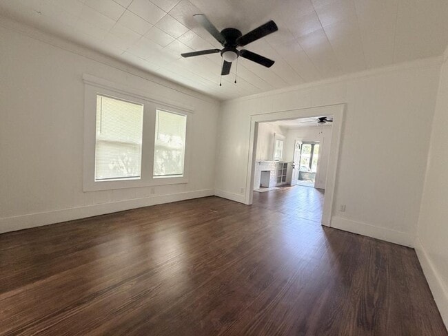 Photo - 2115 Ave F
