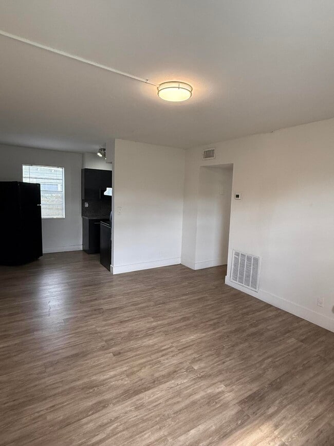 Photo - 650 SW 15th Ave