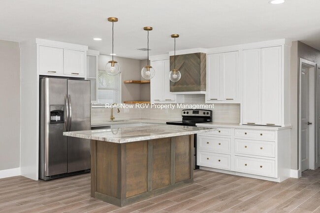 Photo - 800 Walnut Ave