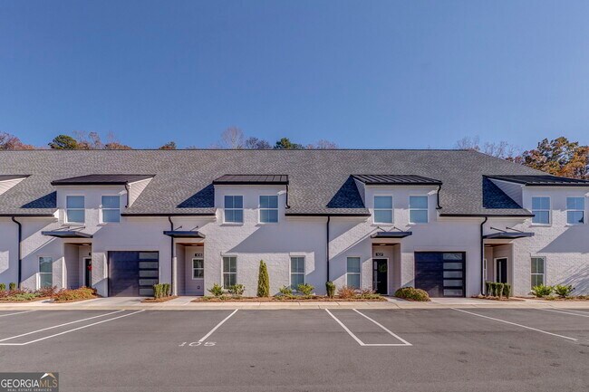 77 Chateau Dr SE